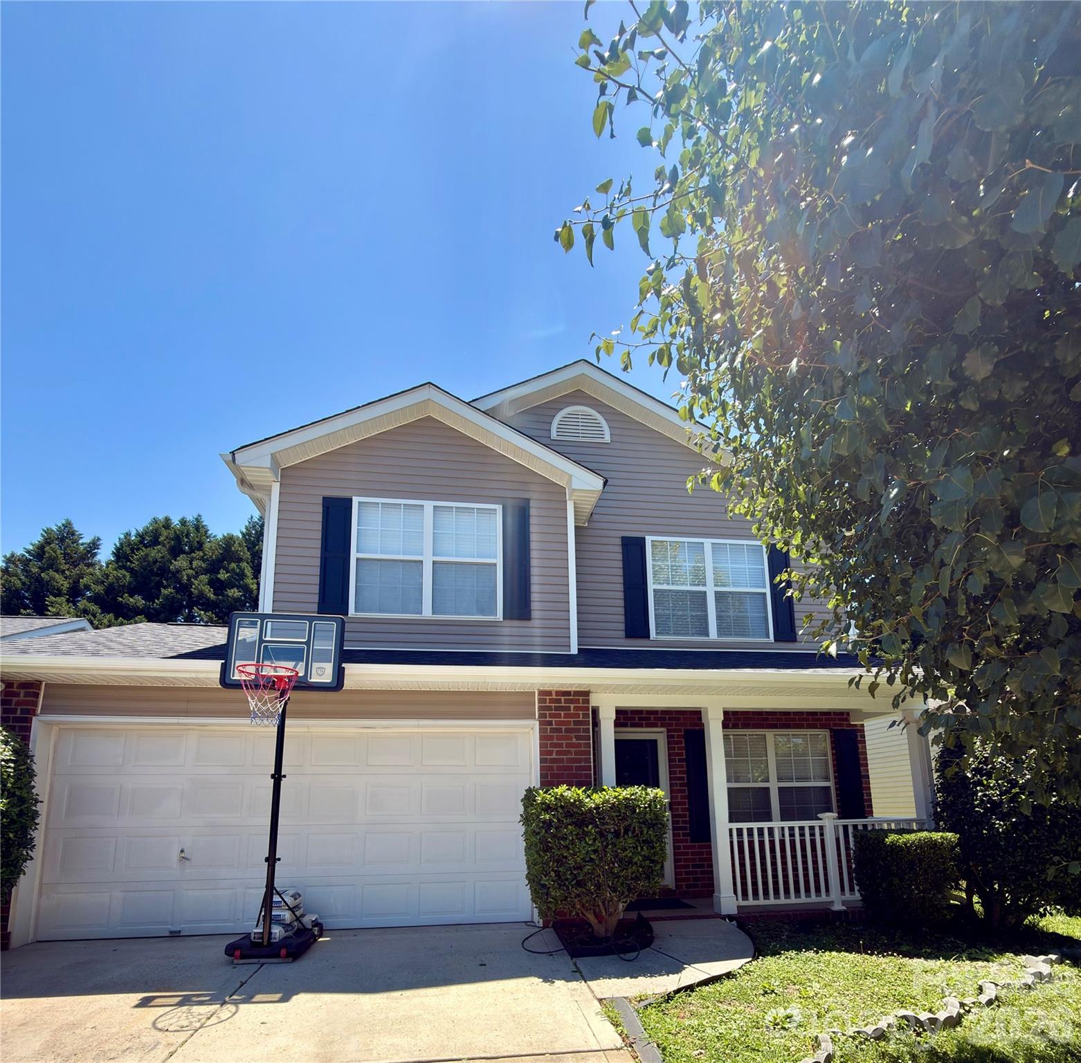 1135 Stonehenge, Charlotte, NC — property listing photo 1