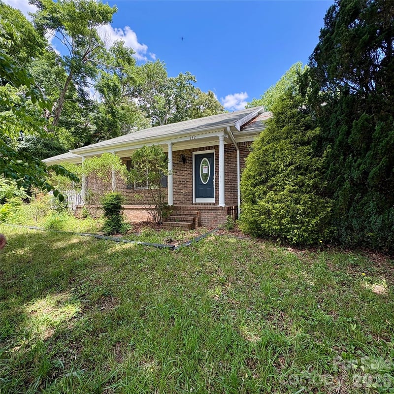 132 Haynes Street, Hendersonville, NC - 3 beds, 2 baths, 1,745 sqft - $249,000