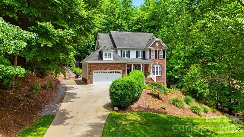 5780 Crown Terrace, Hickory, NC - 4 beds, 3.5 baths, 3,107 sqft - $579,900