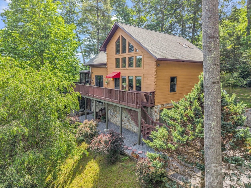 247 Woods Road, Spruce Pine, NC - 2 beds, 2.5 baths, 2,834 sqft - $585,000