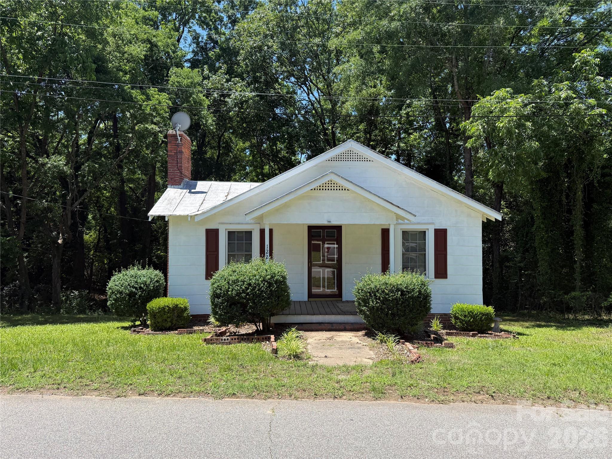 122 E Hargrave Street, Wadesboro, NC. property listing photo