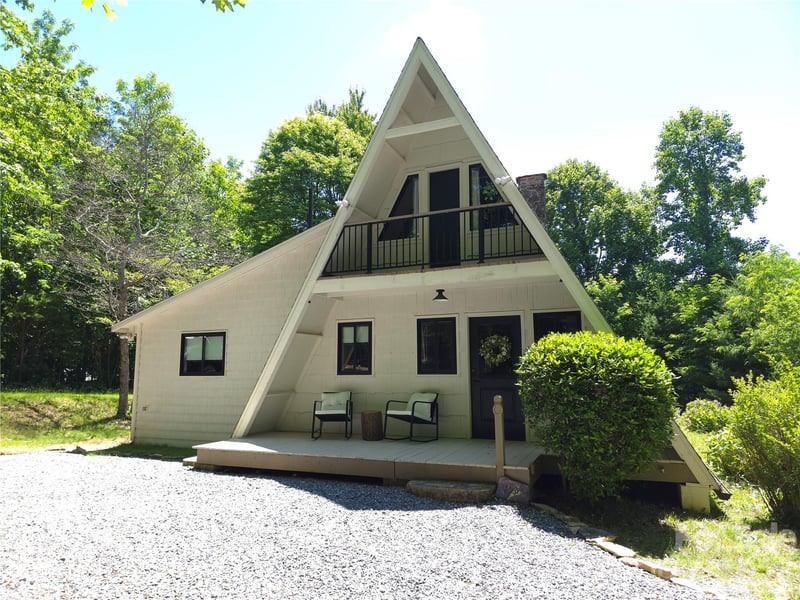 826 Shumont Road, Black Mountain, NC - 3 beds, 3 baths, 1,300 sqft - $519,000