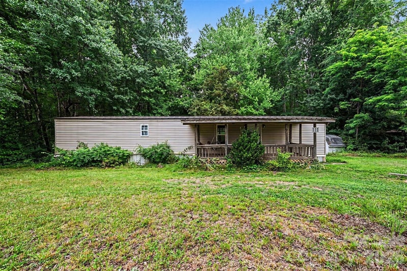 111 Oak Brook Drive, Mooresville, NC - 2 beds, 1.5 baths, 800 sqft - $160,000