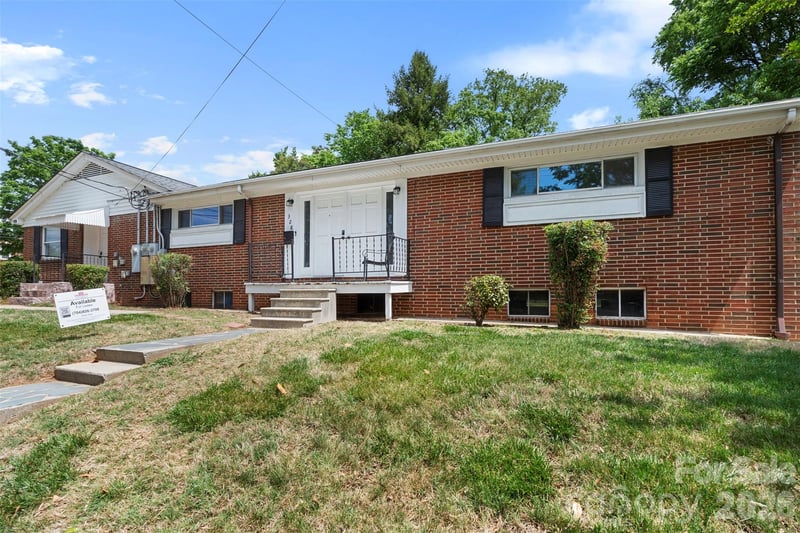 301 N Fulton Street, Salisbury, NC - 4 beds, 4 baths, 2,900 sqft - $490,000