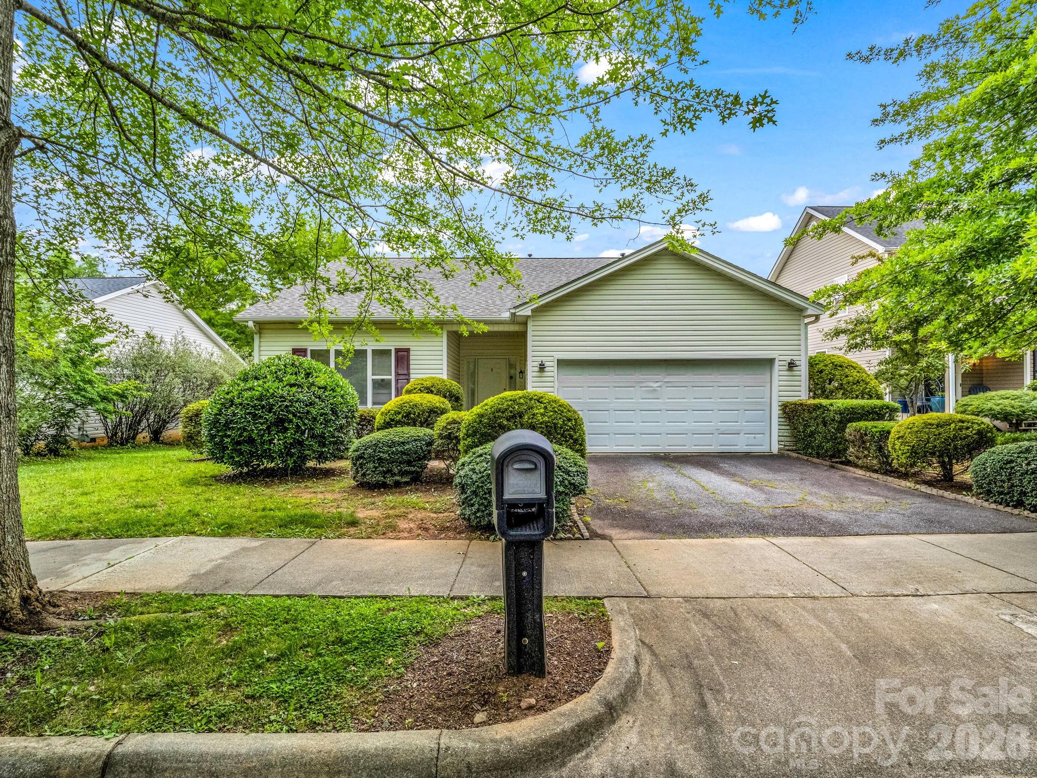 6 Scottish Circle, Asheville, NC — property listing photo