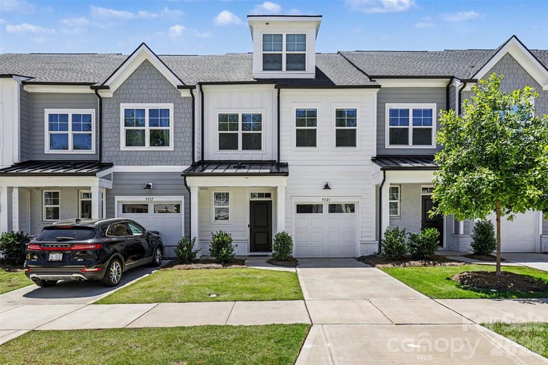 9521 Munsing Drive, Charlotte, NC - 3 beds, 3.5 baths, 2,459 sqft - $370,000