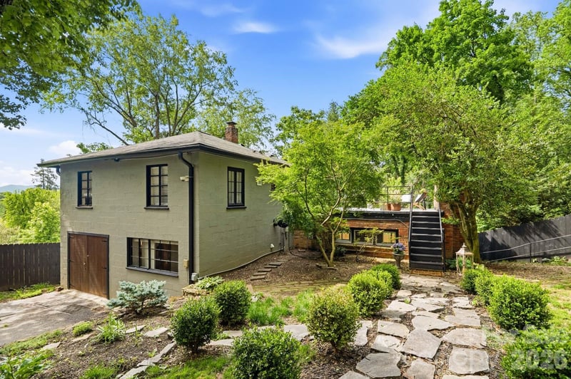 38 Aurora Drive, Asheville, NC - 2 beds, 2 baths, 1,094 sqft - $575,000