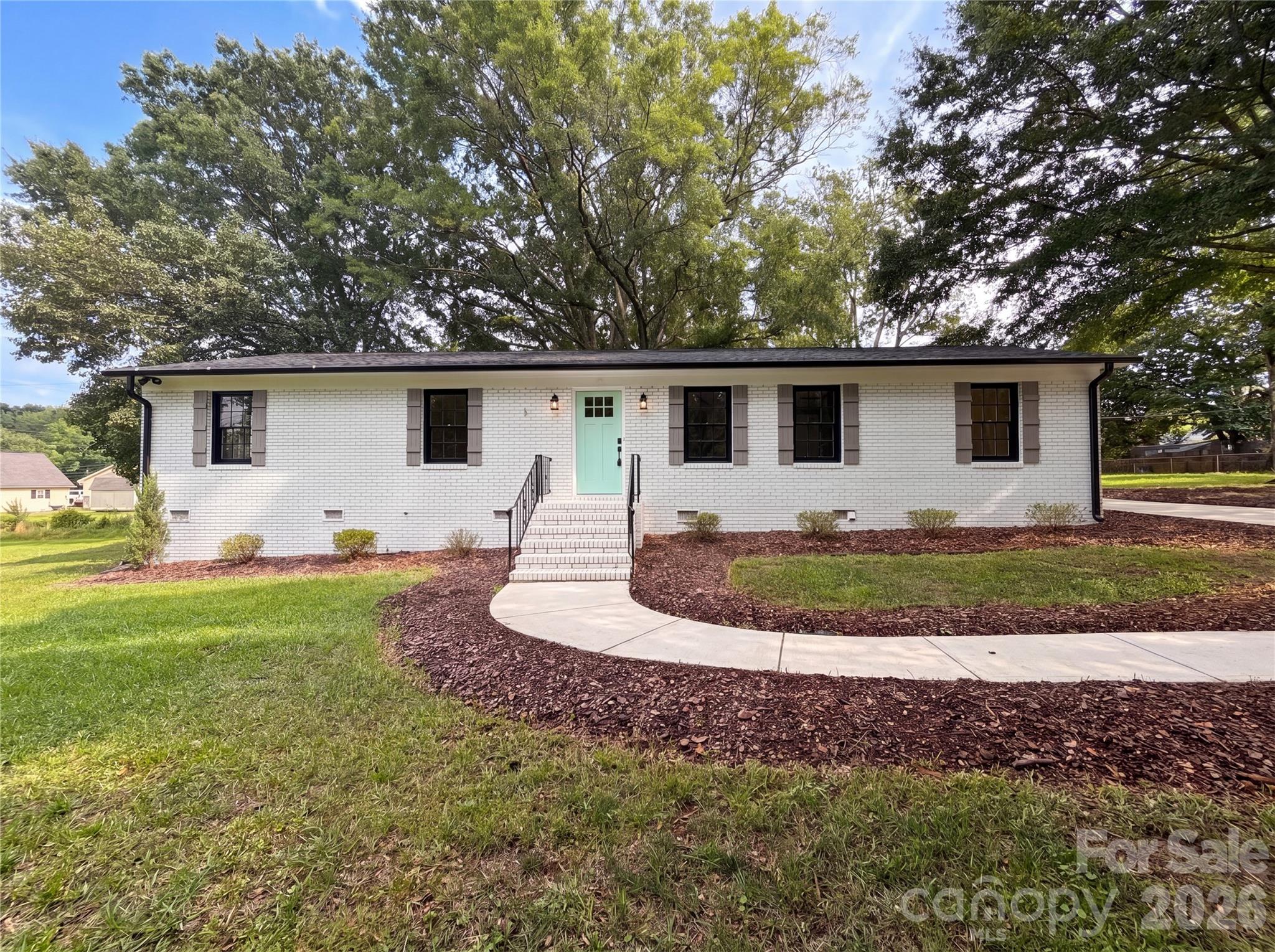 141 Greenbriar, Matthews, NC — property listing photo 1