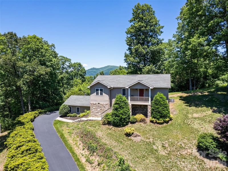 283 Blake Drive, Canton, NC - 2 beds, 2.5 baths, 1,549 sqft - $425,000