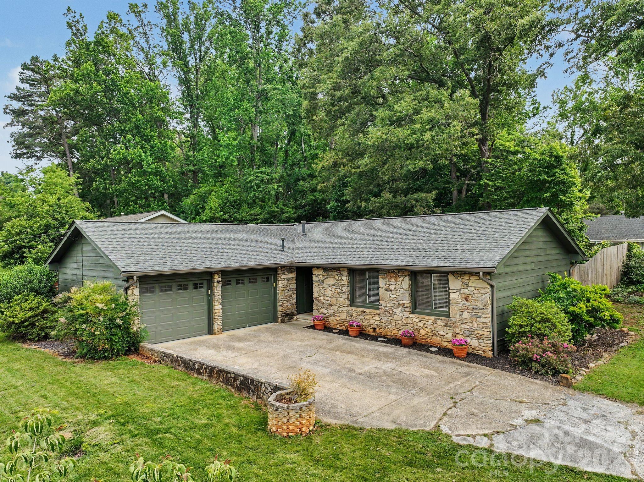 21 Glen Meadows Road, Arden, NC. property listing photo