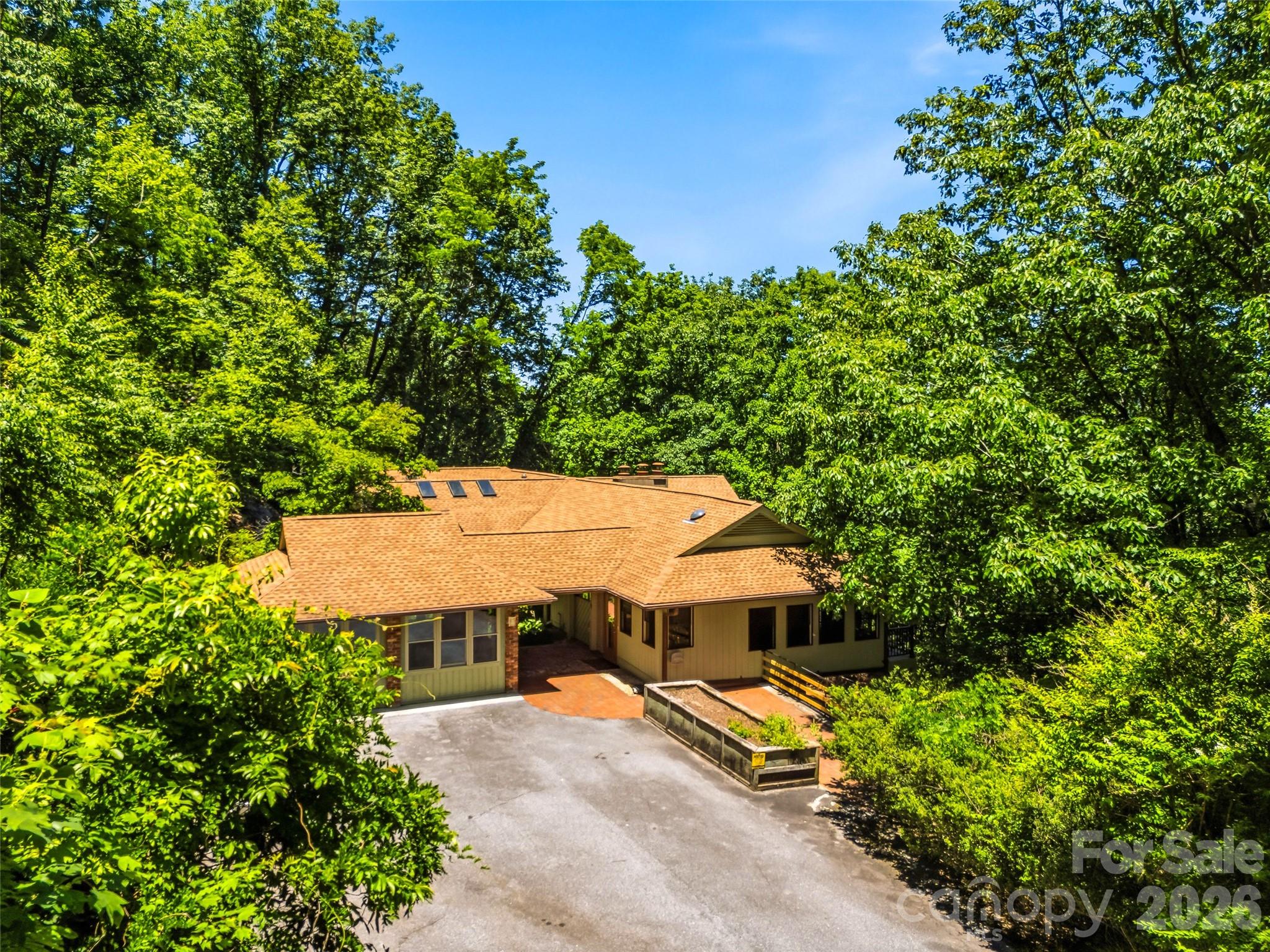 1430 Valmont Drive, Hendersonville, NC. property listing photo