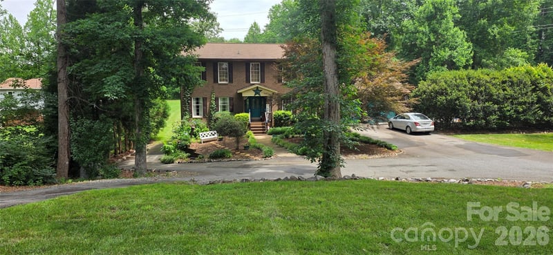 3110 Ninth Tee Drive, Newton, NC - 4 beds, 5 baths, 3,489 sqft - $694,900