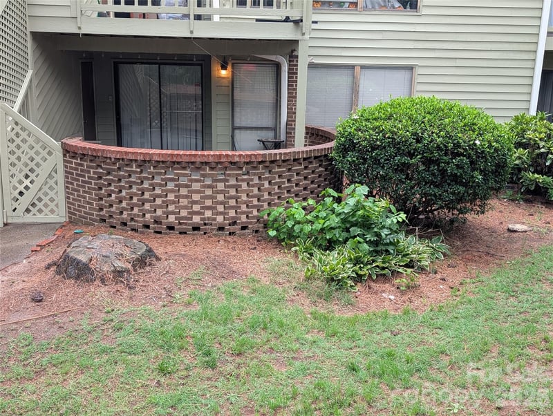 1600 Sharon Road, Charlotte, NC - 2 beds, 2 baths, 969 sqft - $169,900
