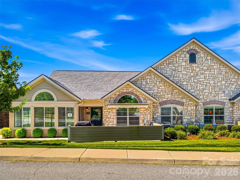 39 Braeburn Way, Flat Rock, NC - 3 beds, 3 baths, 2,427 sqft - $495,000