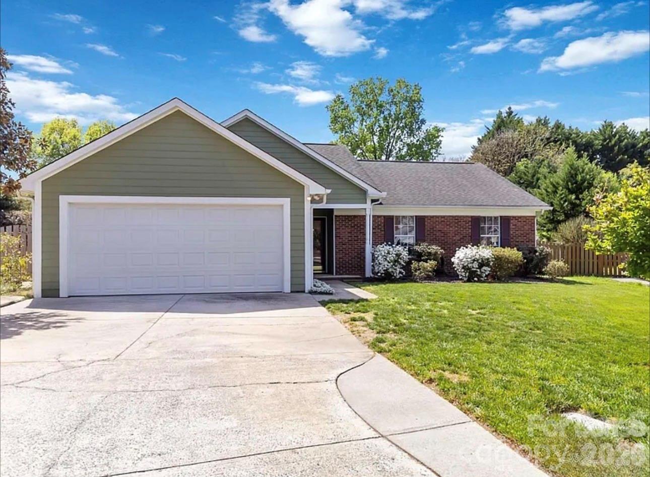 12100 Landing Green, Charlotte, NC. property listing photo