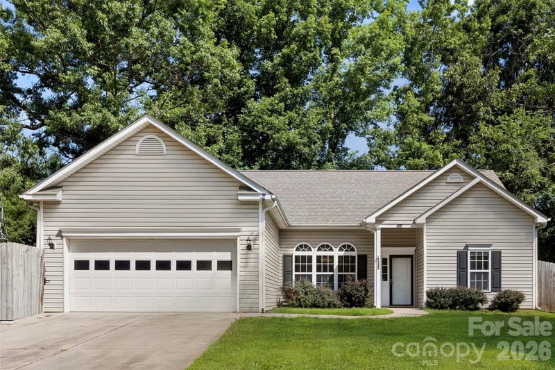 8011 Maxwelton Drive, Huntersville, NC - 3 beds, 2 baths, 1,618 sqft - $470,000