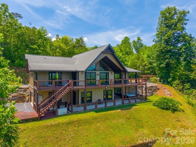 346 Torwood Lane, Whittier, NC - 3 beds, 3.5 baths, 3,192 sqft - $829,900