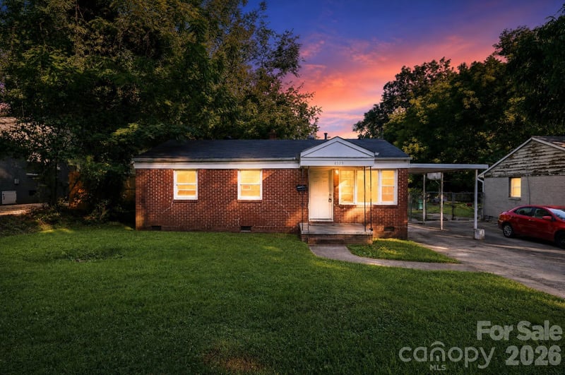 2505 Druid Hills Way, Charlotte, NC - 2 beds, 1 bath, 869 sqft - $217,500