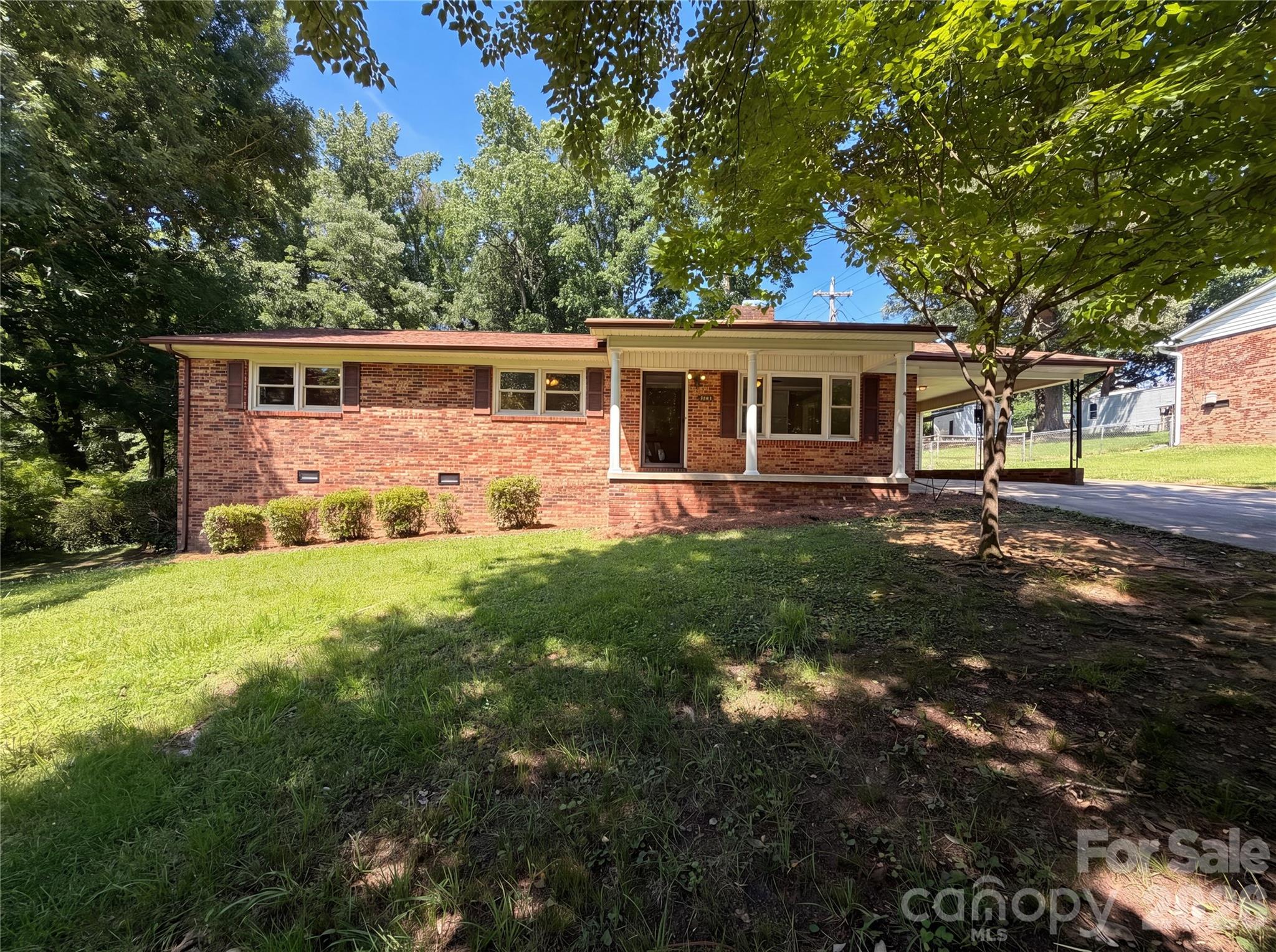 2418 Woodbridge, Gastonia, NC — property listing photo 1