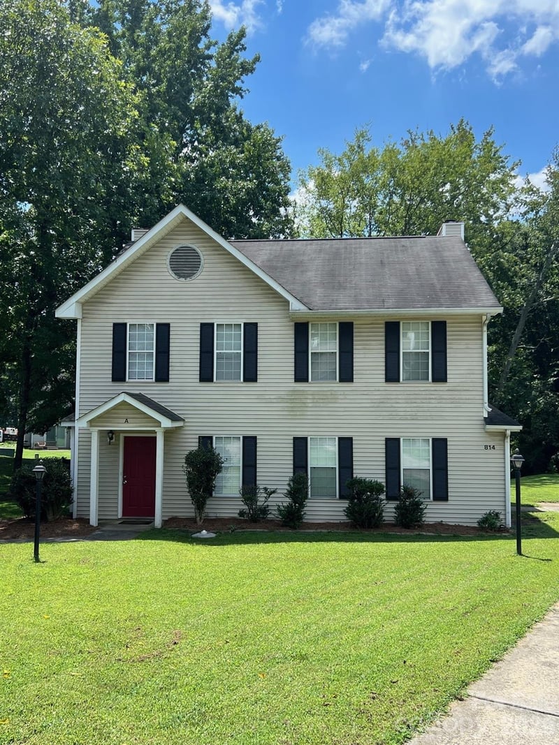 814 Selwyn Oaks Court, Charlotte, NC - 1 bath, 2,243 sqft - $725,000