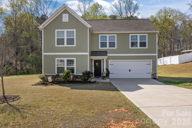 813 Yorkshire Drive, Albemarle, NC - 3 beds, 2.5 baths, 1,622 sqft - $289,000