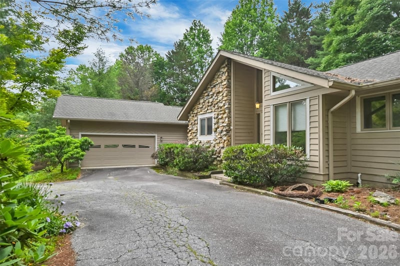 300 Ethan Pond Way, Hendersonville, NC - 3 beds, 3 baths, 2,451 sqft - $550,000