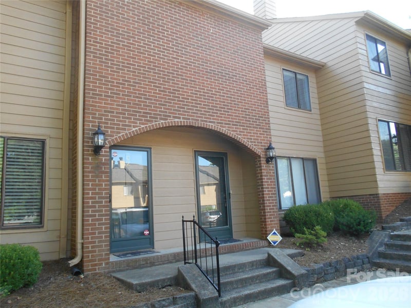 407 E Broad Street C3, Statesville, NC - 2 beds, 1.5 baths, 1,147 sqft - $195,000