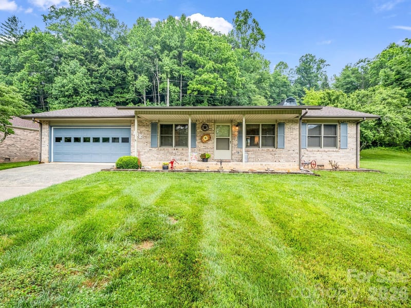182 Resada Drive, Brevard, NC - 2 beds, 2 baths, 1,065 sqft - $364,000