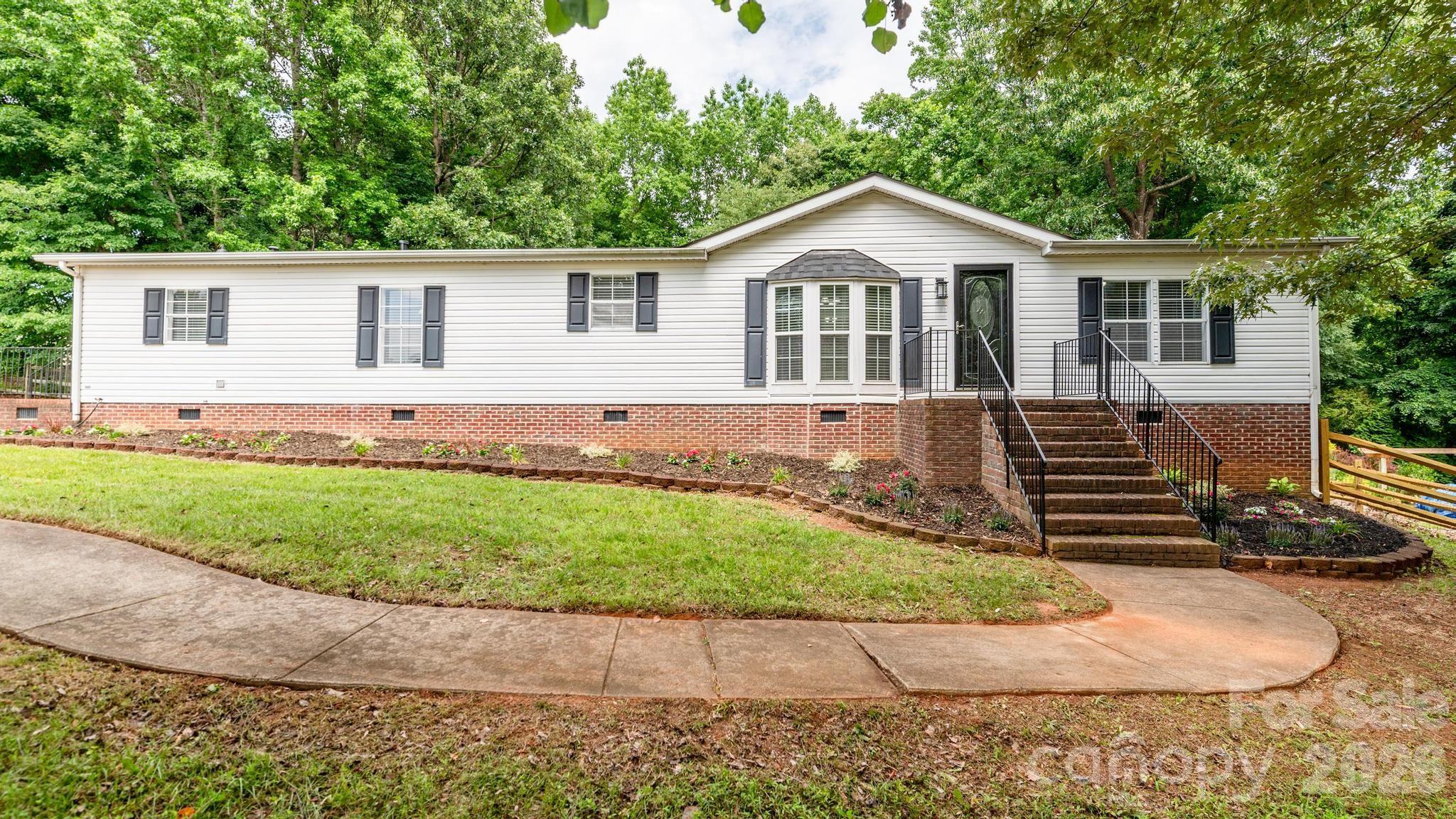 127 Whitewater Lane, Mooresville, NC — property listing photo