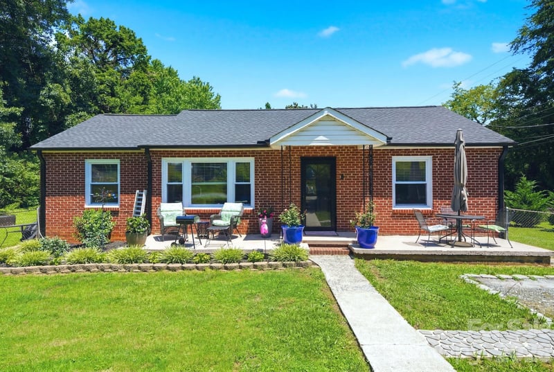 2732 E Long Avenue, Gastonia, NC - 3 beds, 1 bath, 1,039 sqft - $249,999