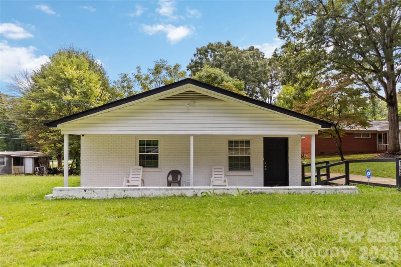 106 Robinson, Mount Holly, NC - 2 beds, 1 bath, 957 sqft - $199,900