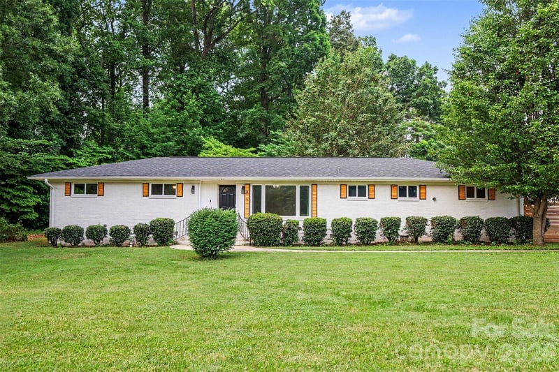 7048 Delta Lake Drive, Charlotte, NC - 3 beds, 2 baths, 1,890 sqft - $400,000