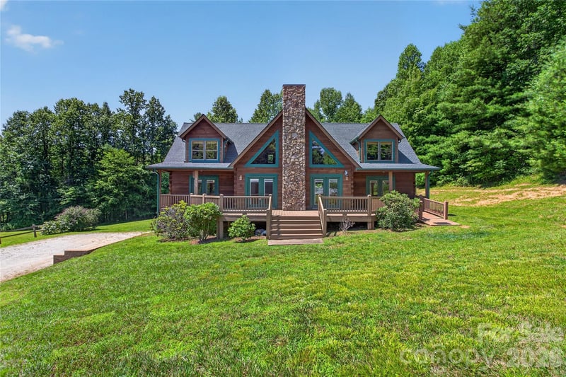335 Whites Lake Boulevard, Saluda, NC - 3 beds, 2.5 baths, 2,608 sqft - $789,000