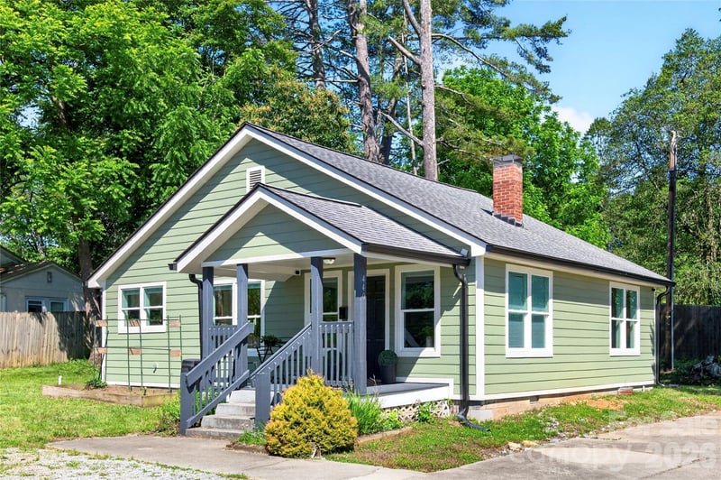 440 Carolina Avenue, Brevard, NC - 2 beds, 1 bath, 1,014 sqft - $330,000