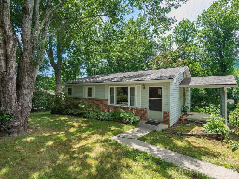 807 N Cherokee Avenue, Black Mountain, NC - 3 beds, 1 bath, 864 sqft - $325,000