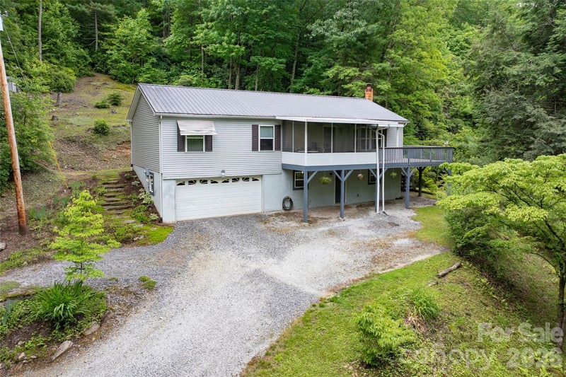 125 Round Mountain Road, Brevard, NC - 3 beds, 2 baths, 1,400 sqft - $399,000