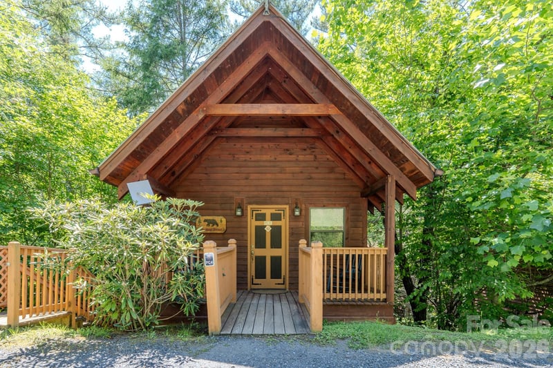 49 Creekside Loop, Spruce Pine, NC - 1 bed, 1 bath, 448 sqft - $270,000