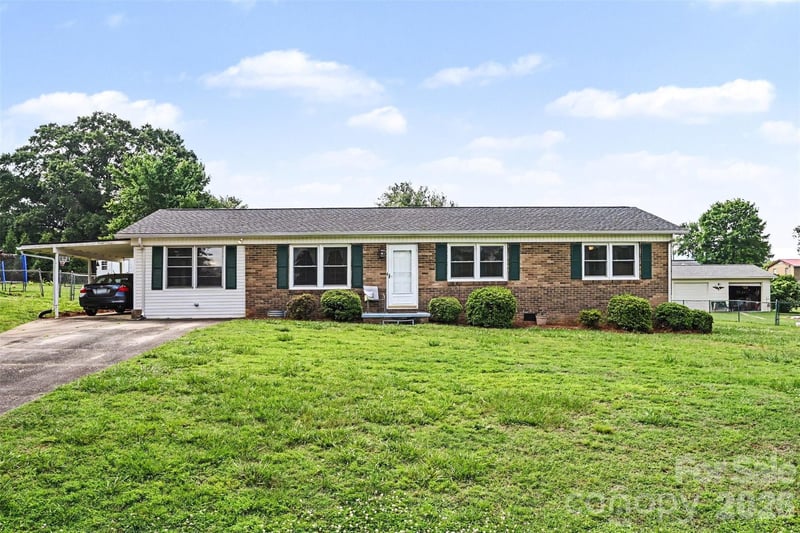 5111 Hawthorne Lane, Shelby, NC - 3 beds, 1.5 baths, 1,430 sqft - $225,000