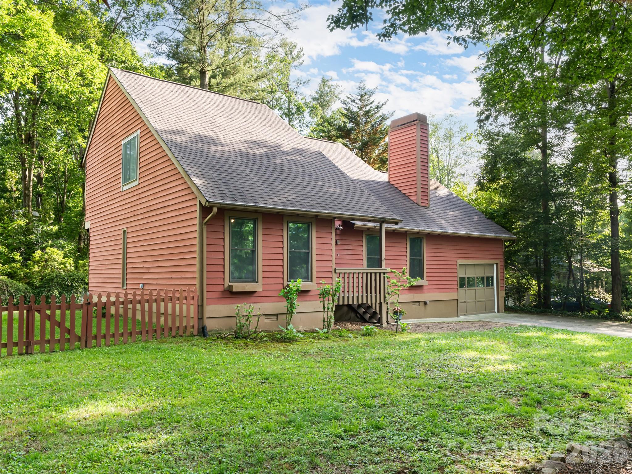 1 Oak Leaf Drive, Fletcher, NC — property listing photo