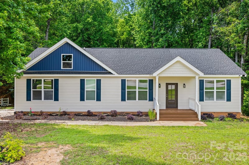 925 Loganberry Lane, York, SC - 3 beds, 2 baths, 1,680 sqft - $359,900