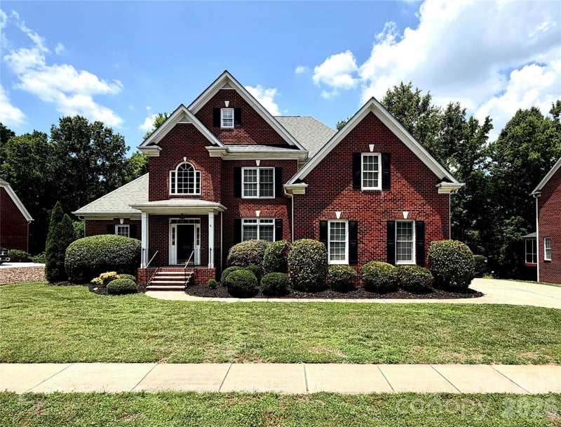 1332 Bershire, Charlotte, NC - 6 beds, 4 baths, 4,546 sqft - $599,900