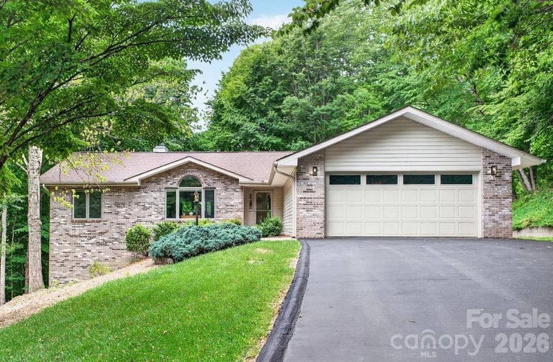 1820 Riverview Court, Hendersonville, NC - 5 beds, 3 baths, 2,903 sqft - $682,500