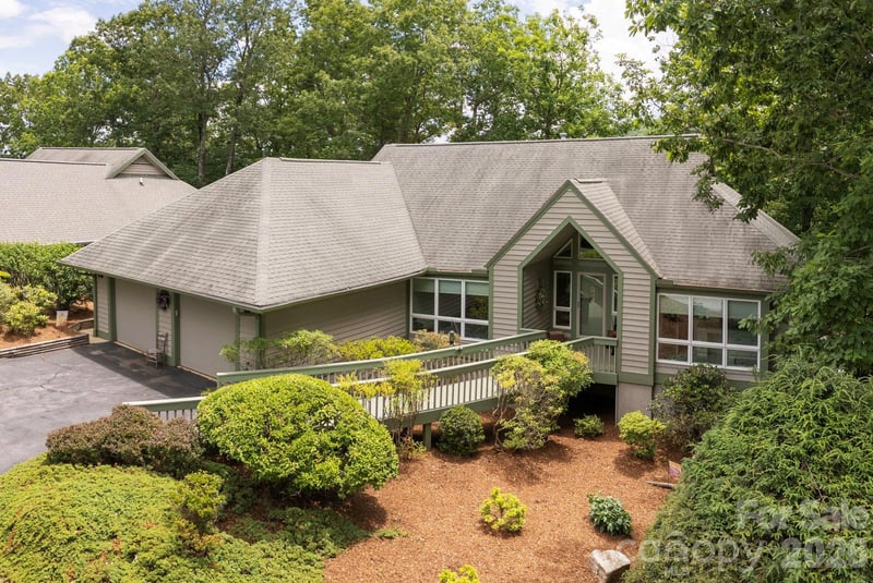 129 FOREST VIEW Drive, Flat Rock, NC - 3 beds, 2 baths, 2,453 sqft - $625,000