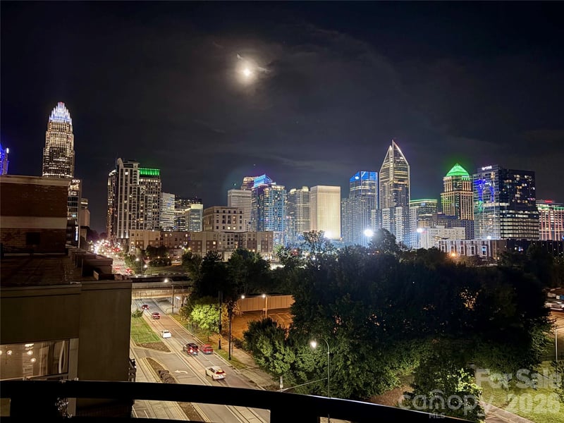 718 W Trade Street Apt 801, Charlotte, NC - 2 beds, 1 bath, 1,075 sqft - $349,900