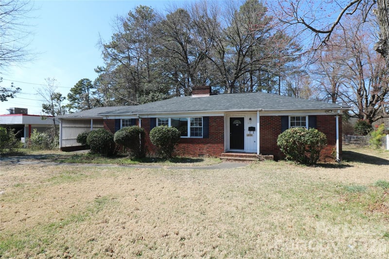 3741 N Sharon Amity Road, Charlotte, NC - 3 beds, 1.5 baths, 1,368 sqft - $1,700