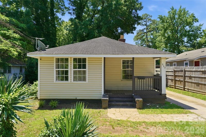 933 Rowan Street, Charlotte, NC - 4 beds, 3 baths, 1,272 sqft - $299,000