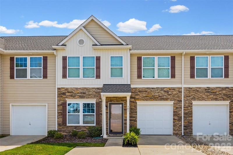 341 Battery Circle, Clover, SC - 3 beds, 2.5 baths, 2,005 sqft - $300,000
