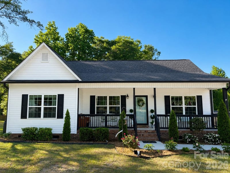 309 Godfrey, Pageland, SC - 3 beds, 2 baths, 1,261 sqft - $289,900