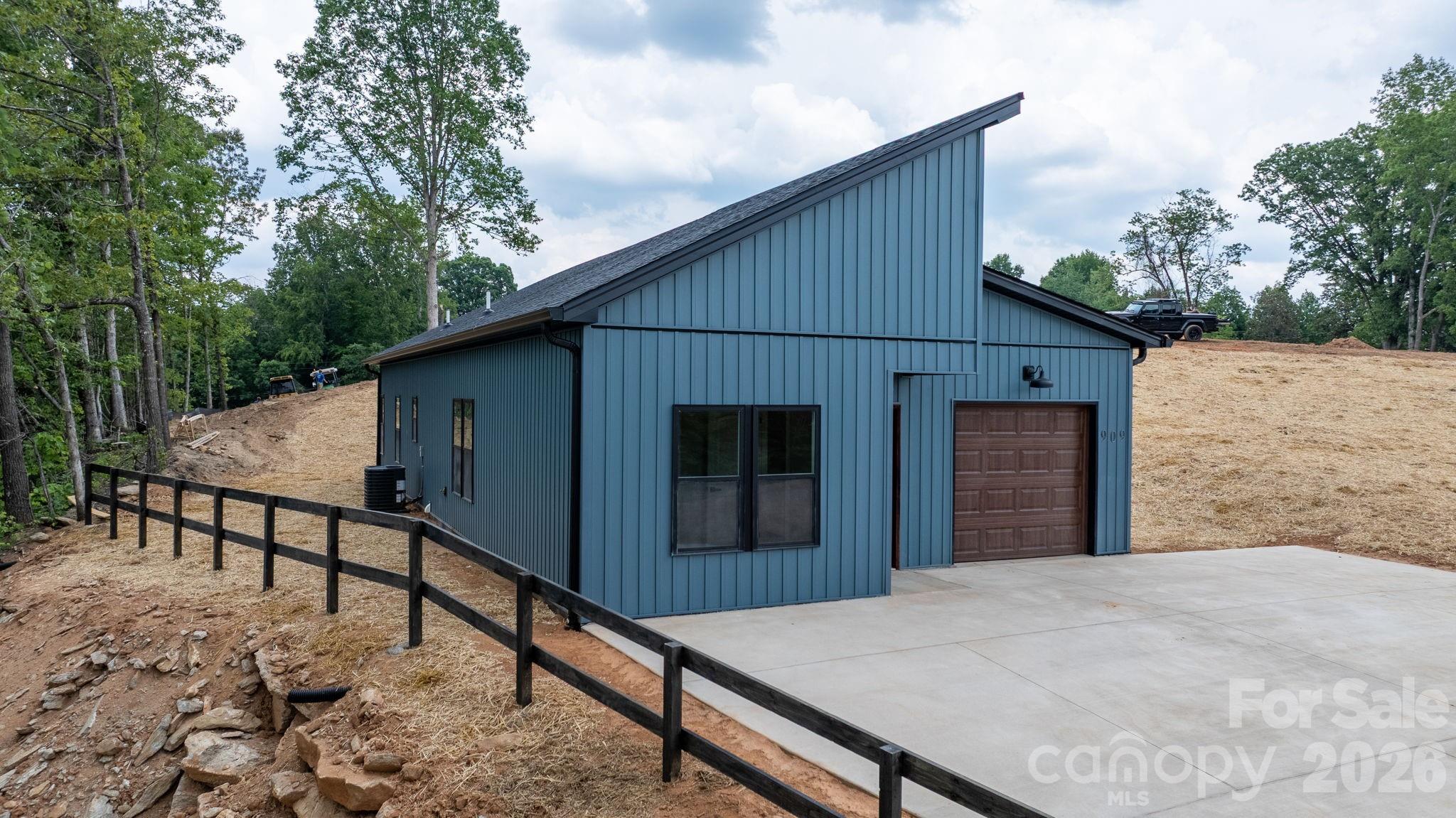 909 Overlook Drive SW, Lenoir, NC. property listing photo