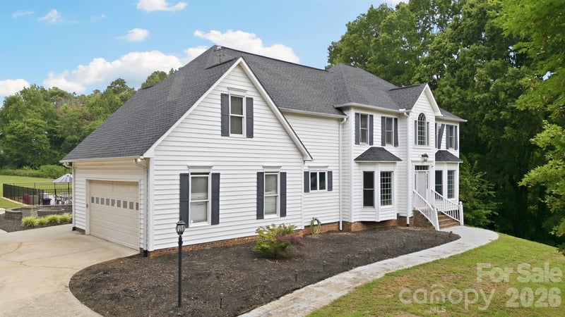 825 Timberlane, Salisbury, NC - 5 beds, 3 baths, 3,373 sqft - $595,000